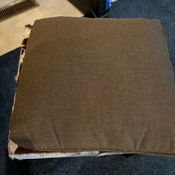 2 NWOT INDOOR OUTDOOR PILLOWS. - Picture 4 of 8